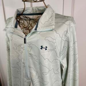 Under Armour ColdGear Women's Fitted 1/2 Zip Topo Camo Pullover Mint Green LG